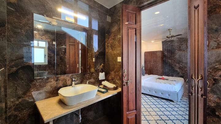 Full bathroom 6 image 1