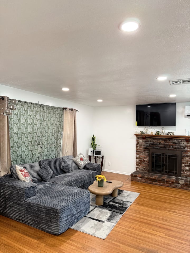 Newly Renovated &Elgant 3br/2bth - Garden Grove