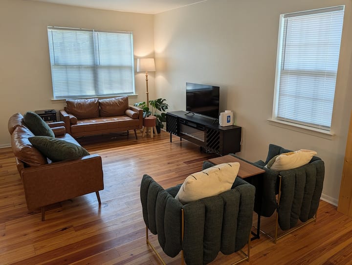 Downtown Hideaway: Ranch Comfort Meets City Access - Mobile, AL