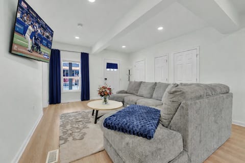 Top Airbnb: Lake George Village- 1 block to Beach & Canada St. in Lake George