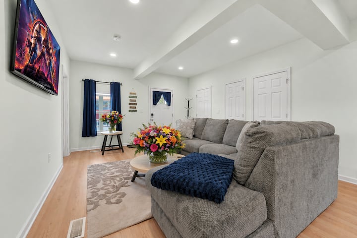 Walk To Beach/lake/shepherds Park & Dining. Modern - Lake George, NY