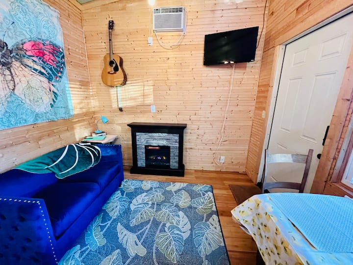 Bamboo Bungalow, Cozy Pond-front Retreat - Saluda, NC