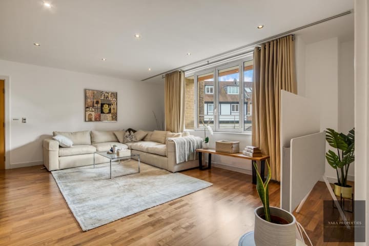 Knightsbridge Luxury 2BD flat -Steps from Harrods gallery image 2