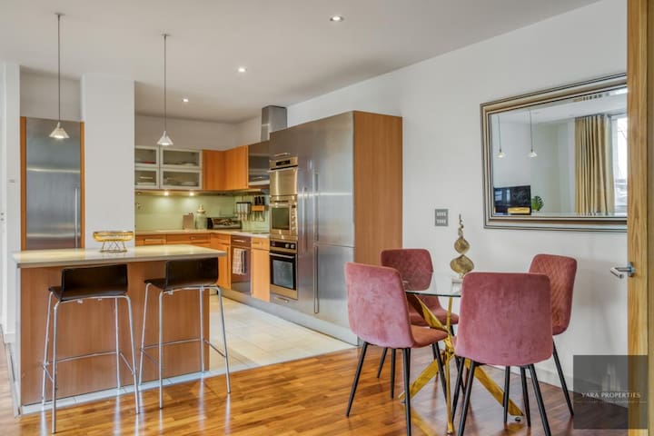 Knightsbridge Luxury 2BD flat -Steps from Harrods gallery image 3