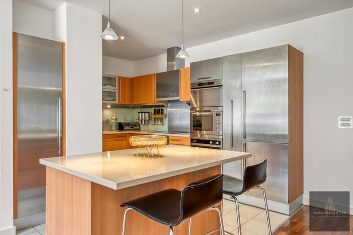 Knightsbridge Luxury 2BD flat -Steps from Harrods gallery image 4