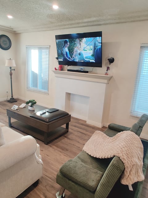 Successful Airbnb property: sofi intuit cozy home w/ free parking queen beds in Inglewood