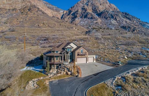 Private mountain retreat with stunning views