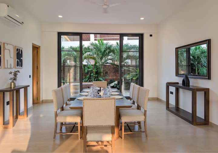 Dining area image 1