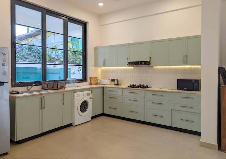 Full kitchen image 1