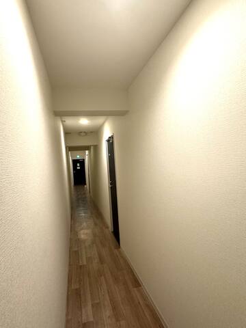 新宿センター、6部屋のフロア全体、駅まで徒歩2分、ドンキまで徒歩3分、最大20人まで。 gallery image 2