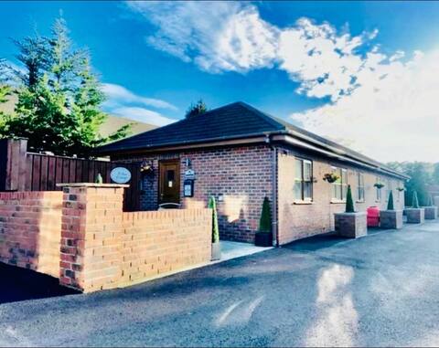 Willow Cottage with hot tub