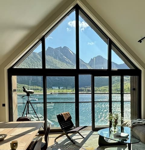New house by the sea in Steigen