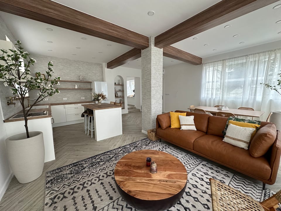 Top-earning Airbnb listing in Kastoria, 3 bedrooms