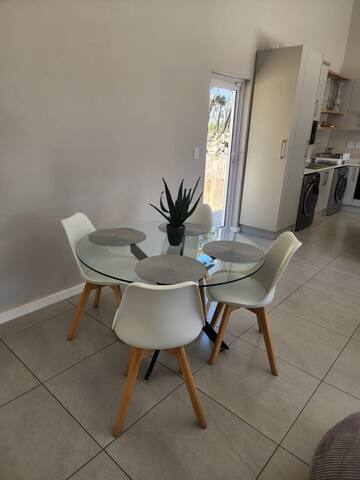 Hottentots Hide Away gallery image 3