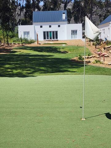 Hottentots Hide Away gallery image 5