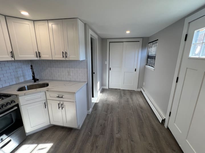 Stunning Studio Prime Location! - Long Island, NY