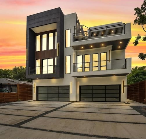 New Luxury Home Downtown Dallas!
