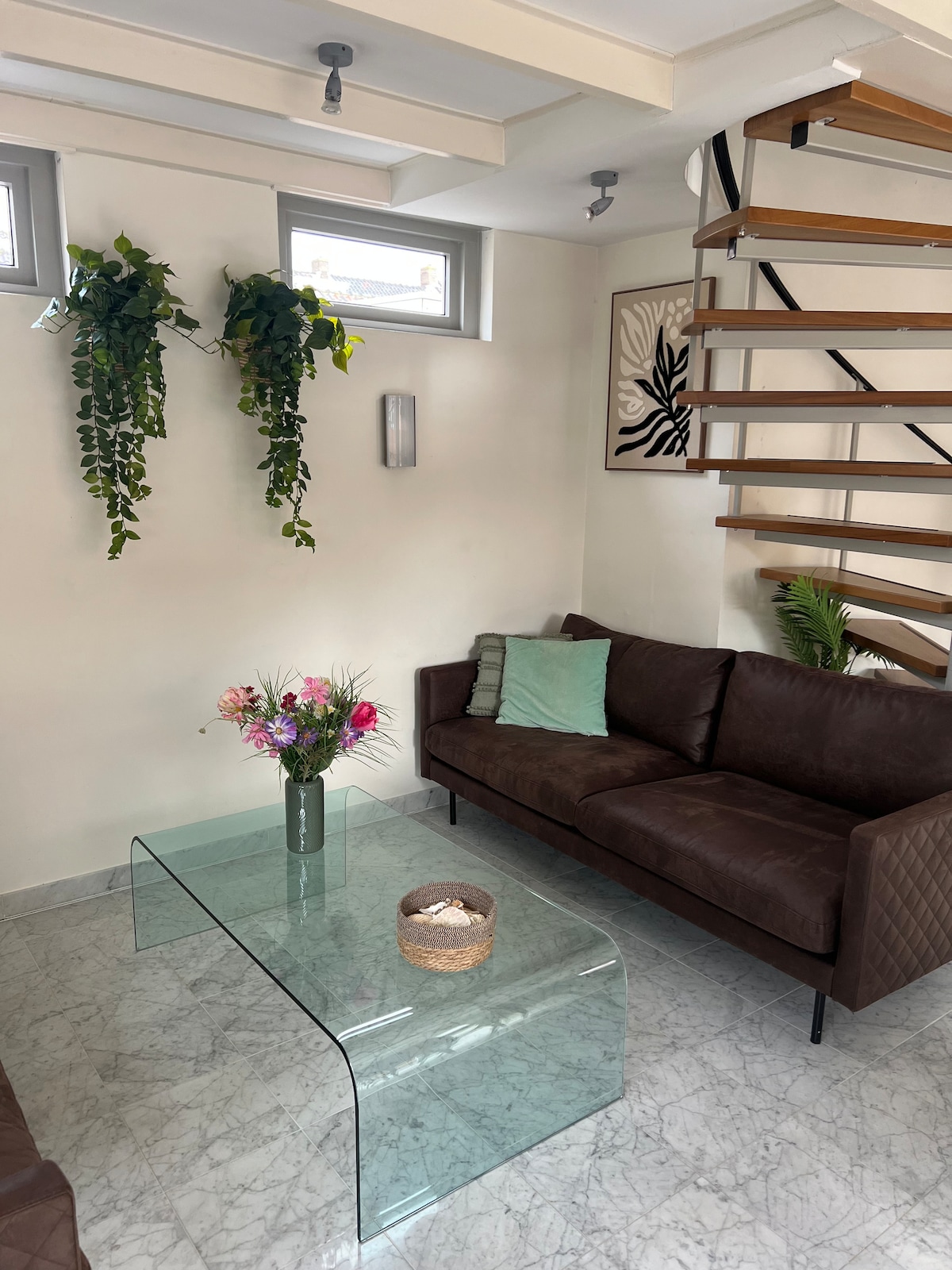 Top performing Airbnb: Sunnyday, with free parking in Zuid I En Ii