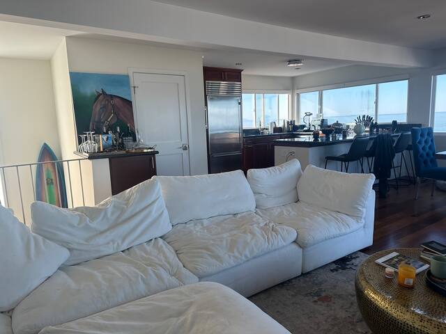 Gorgeous Beachfront House with Stunning Views gallery image 4