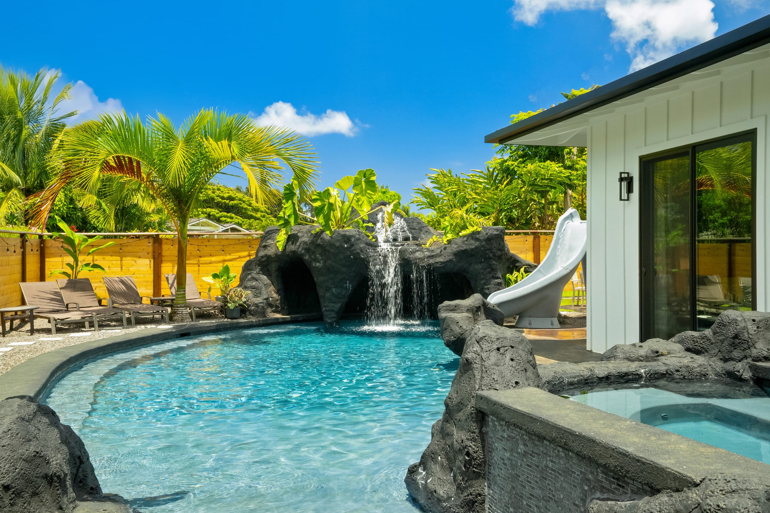 Home in Princeville · ★5.0 · 4 bedrooms · 11 beds · 7.5 private baths - Image 40