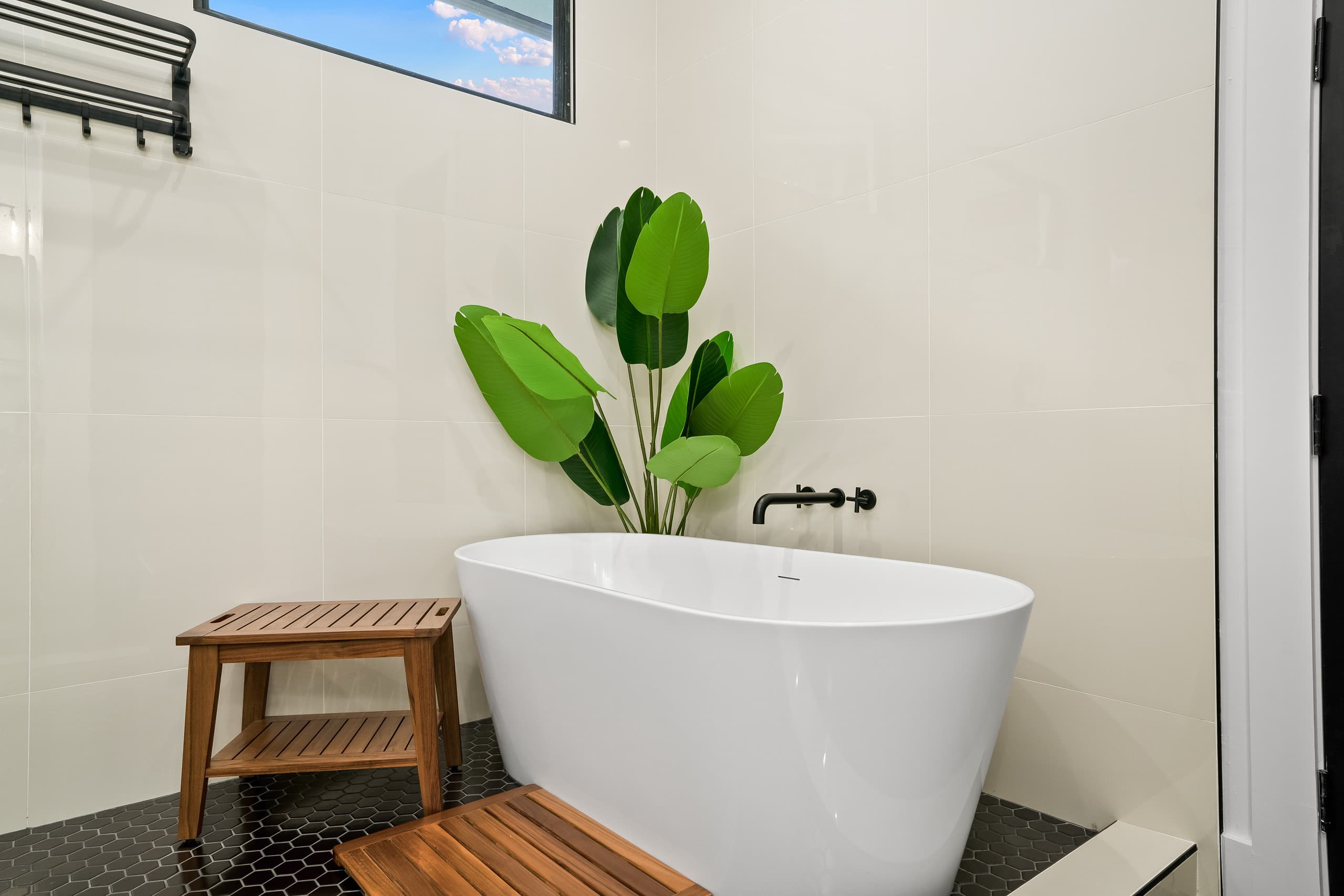 Home in Princeville · ★5.0 · 4 bedrooms · 11 beds · 7.5 private baths - Image 28