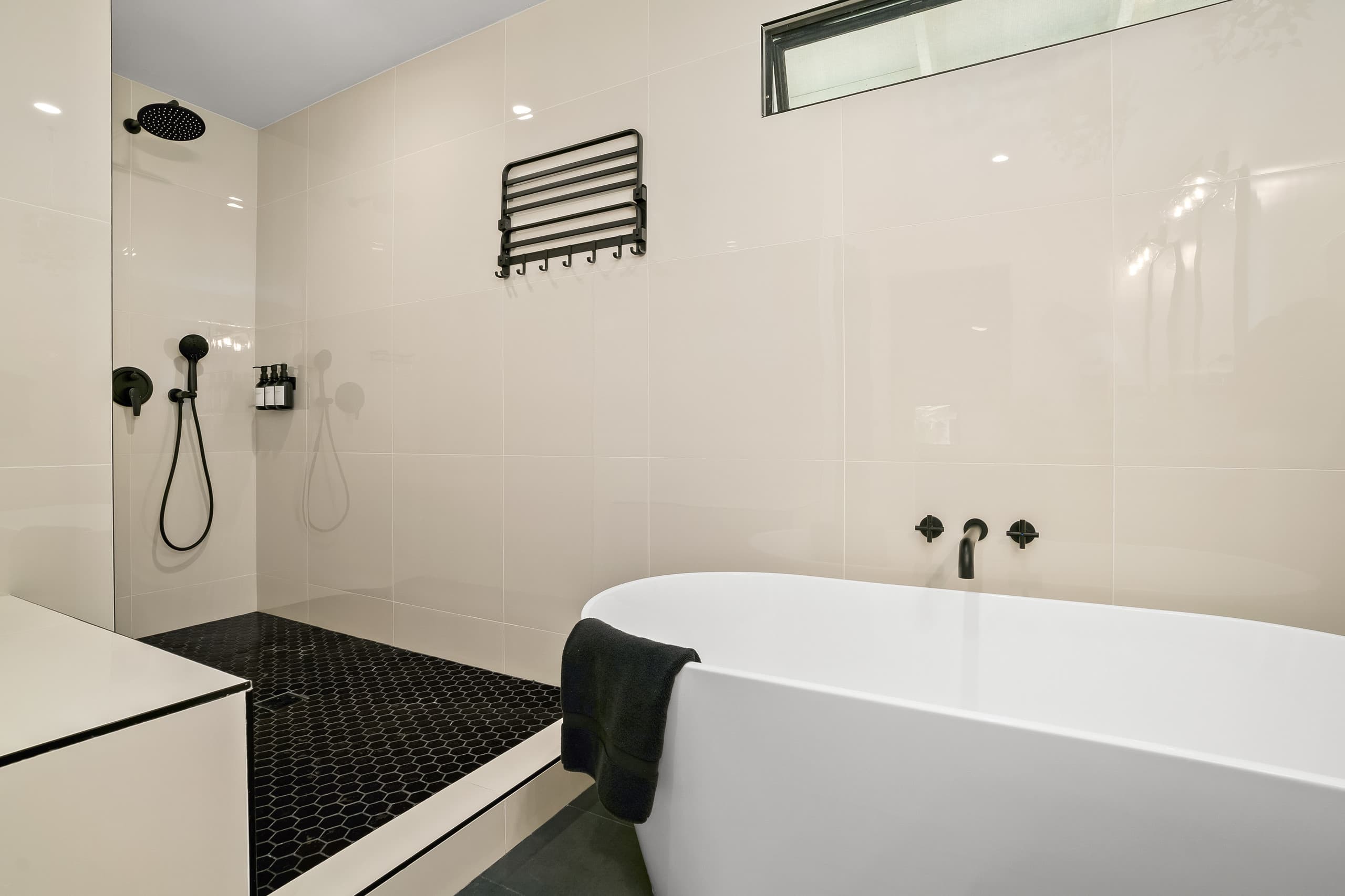 Home in Princeville · ★5.0 · 4 bedrooms · 11 beds · 7.5 private baths - Image 32