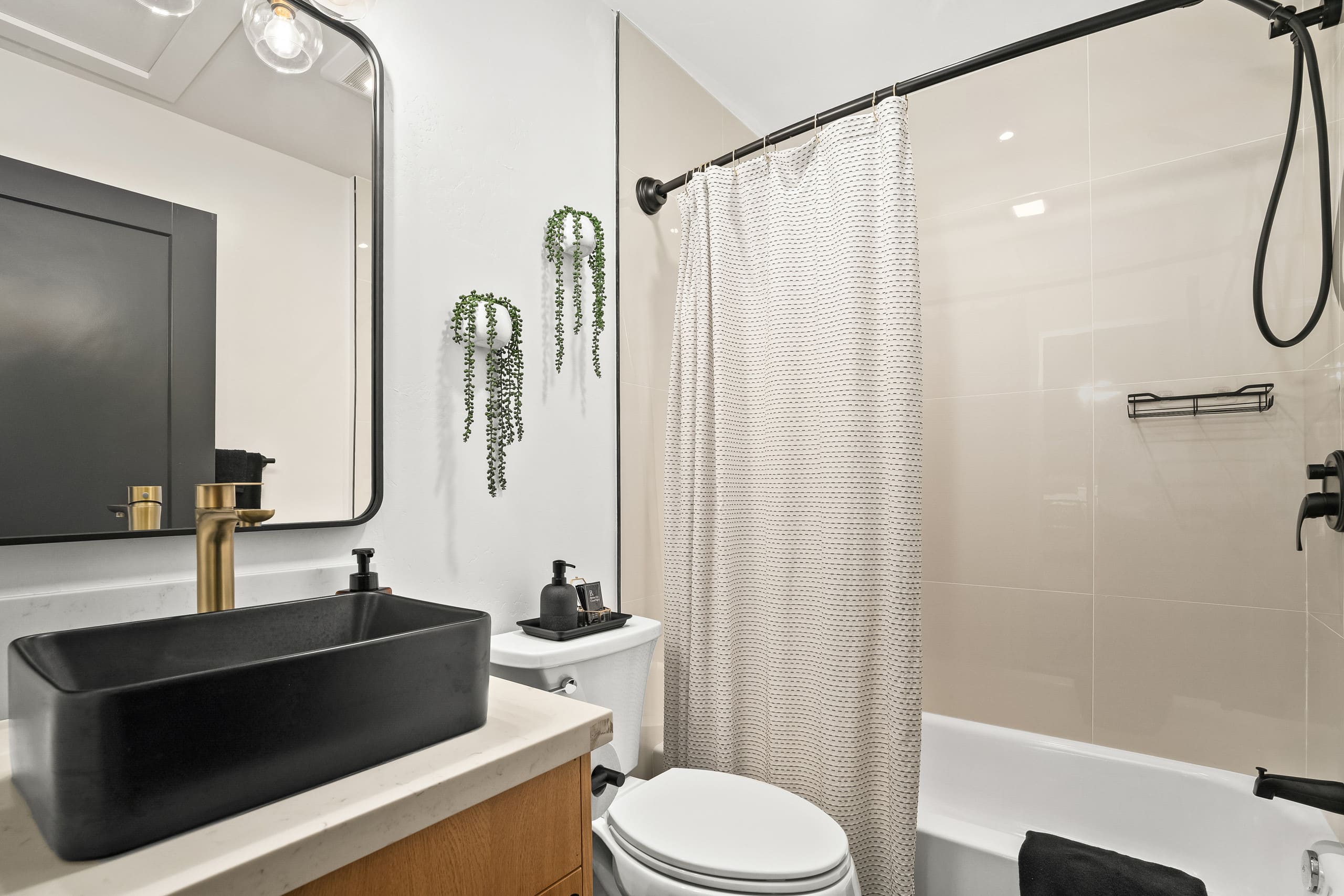 Home in Princeville · ★5.0 · 4 bedrooms · 11 beds · 7.5 private baths - Image 30