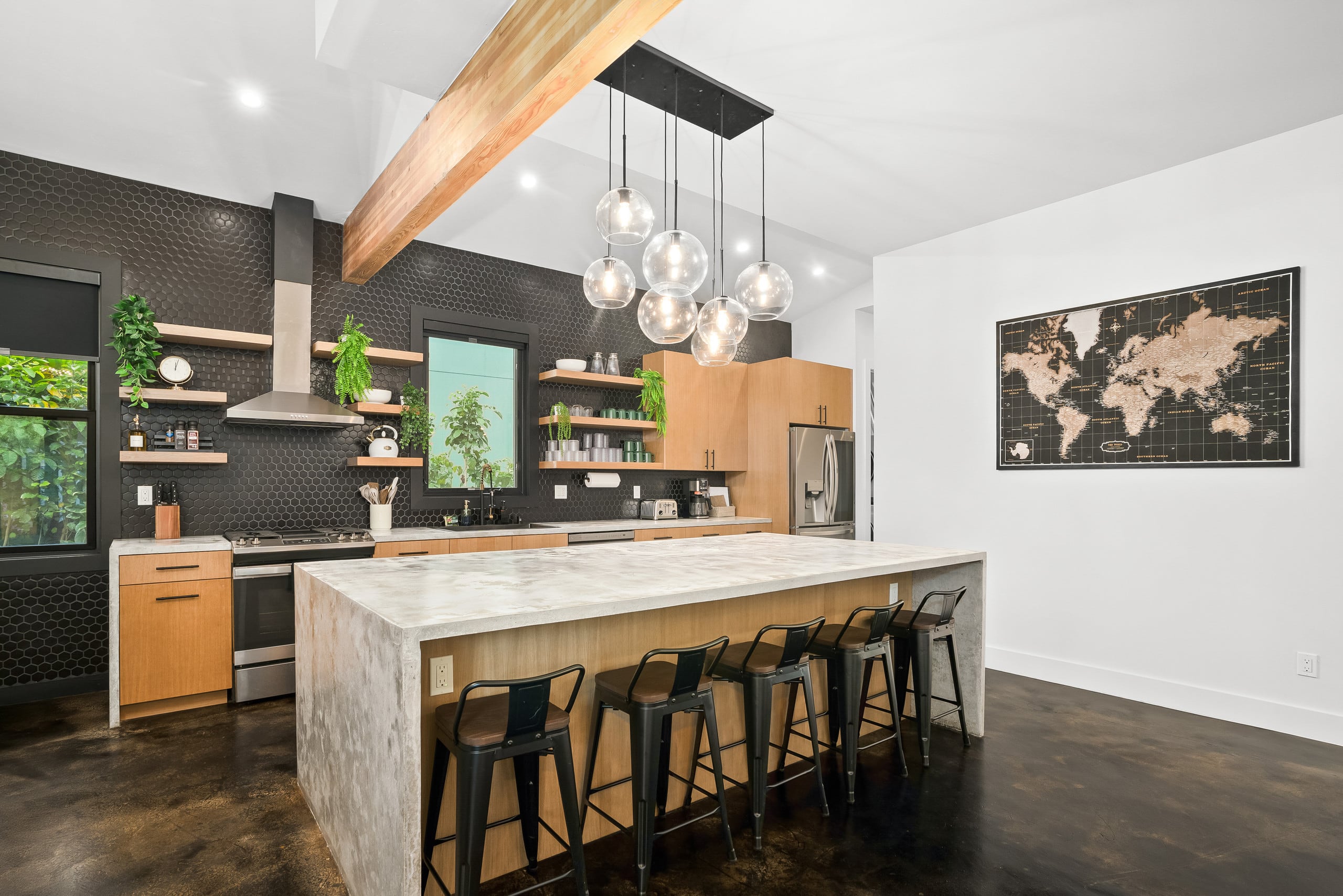 Home in Princeville · ★5.0 · 4 bedrooms · 11 beds · 7.5 private baths - Image 11