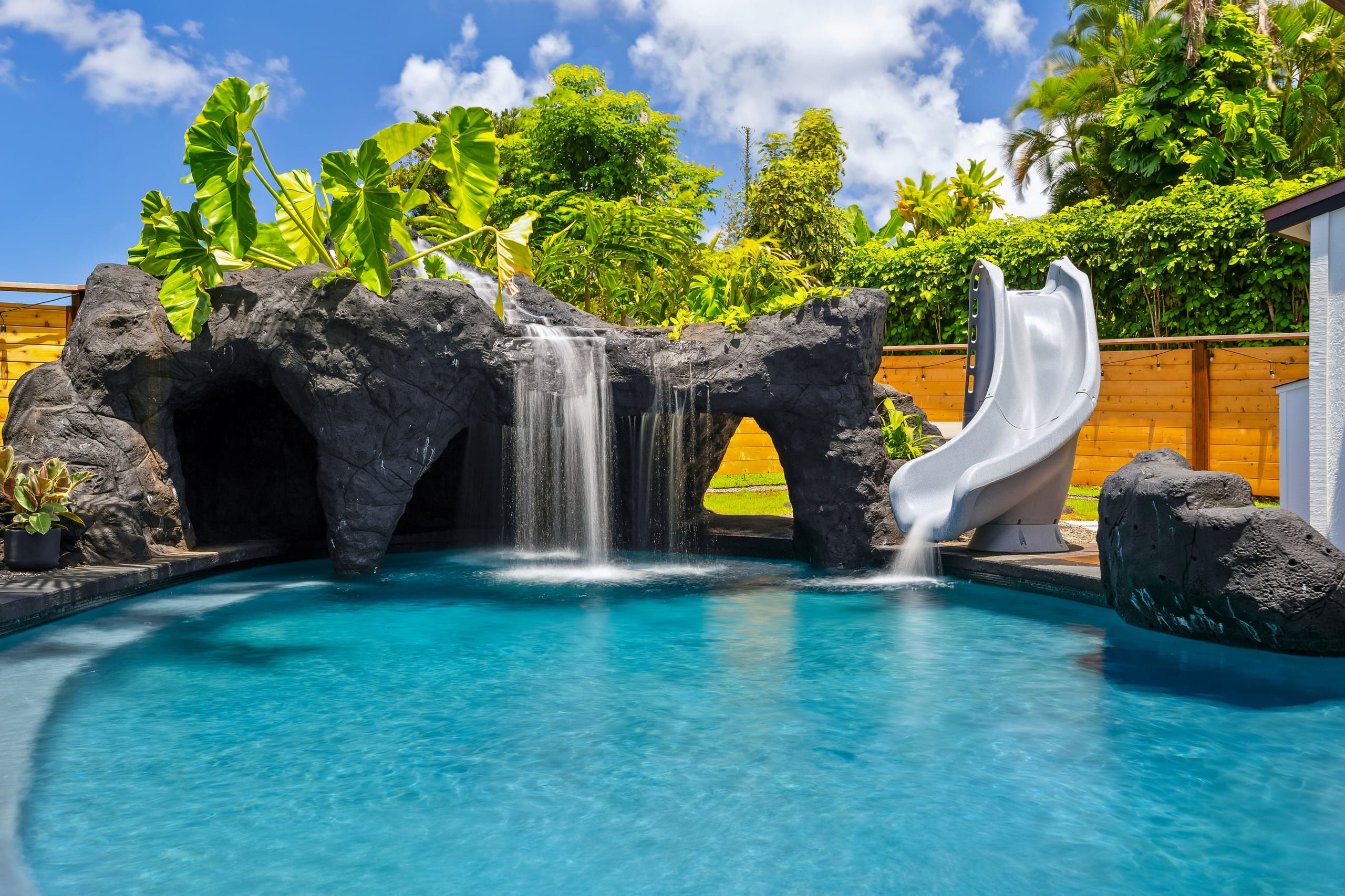 Home in Princeville · ★5.0 · 4 bedrooms · 11 beds · 7.5 private baths - Image 44