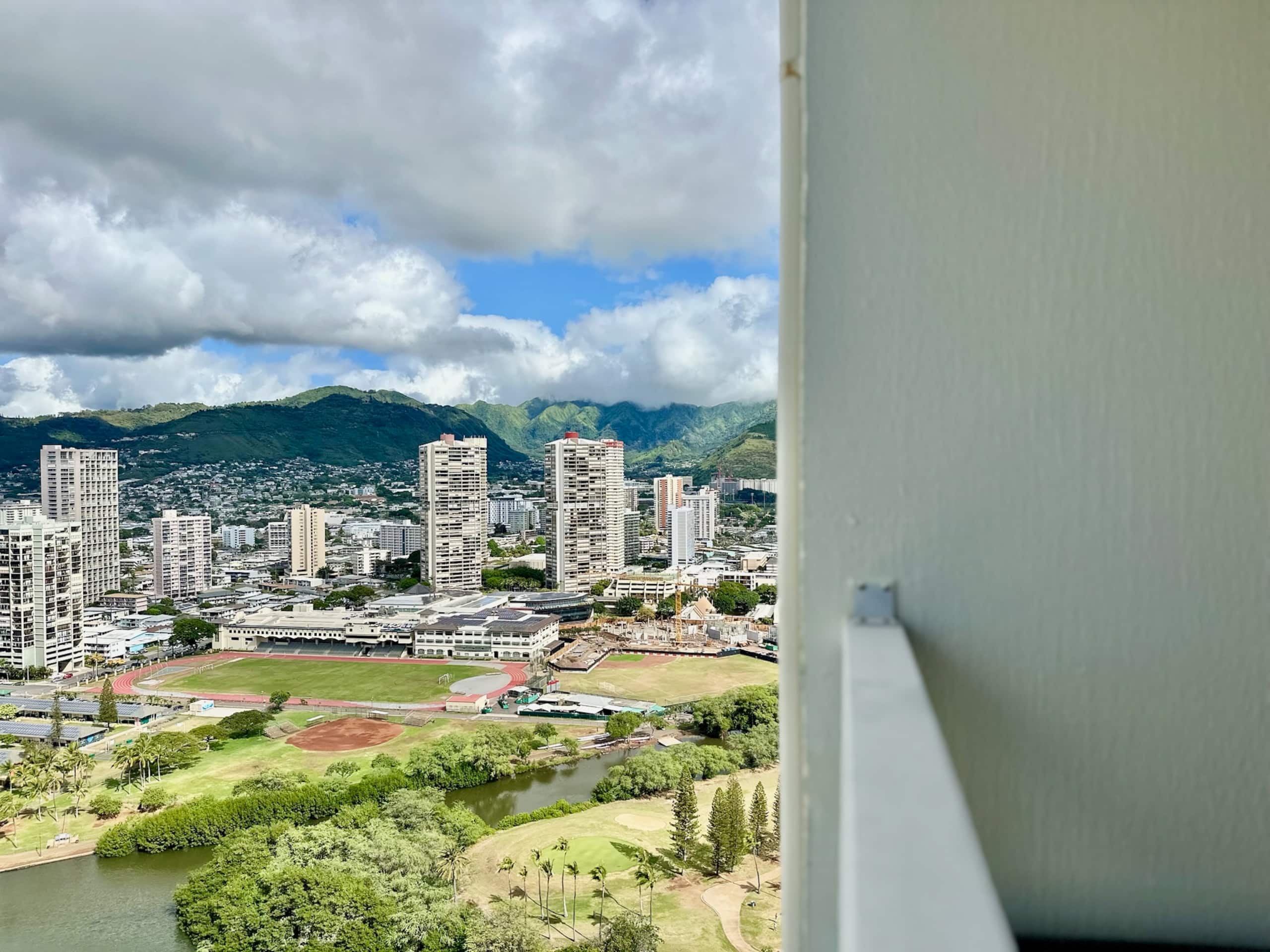 36FL New Cozy Apartment Great View Central Waikiki - Image 34