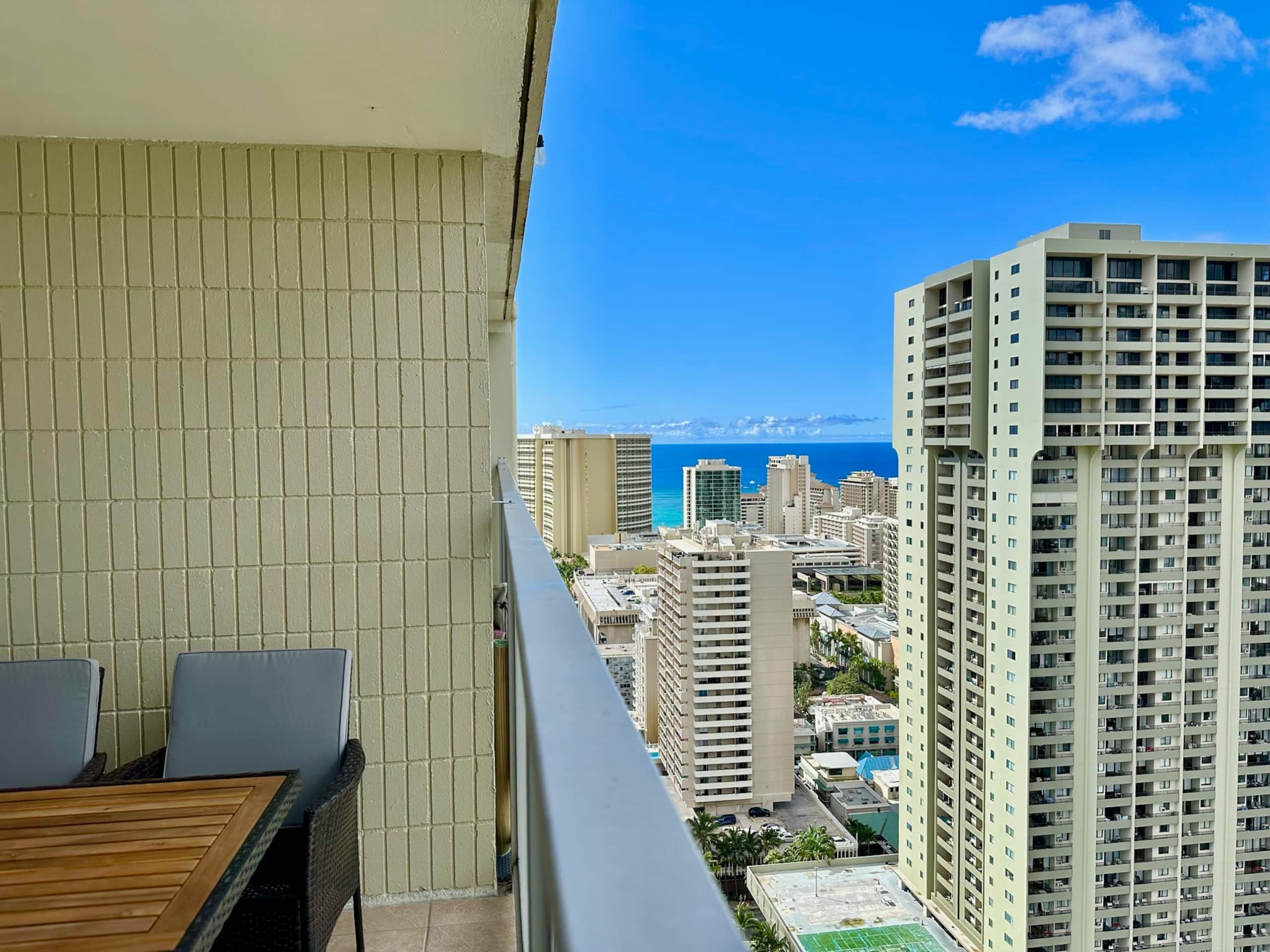 36FL New Cozy Apartment Great View Central Waikiki - Image 31