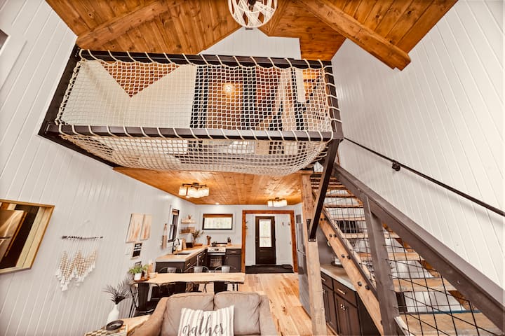 Overstory Treehouse: Hot Tub, Fireplace - Lake Erie, PA