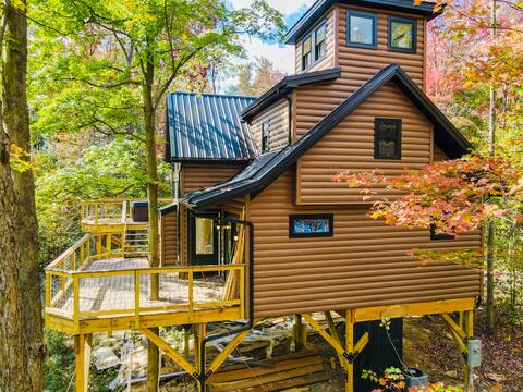 Lake Erie Lookout Treehouse—Hot Tub, Fireplace