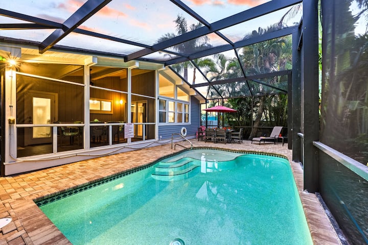 Coconut House Shared Heated Pool, Walk To Beach - Siesta Key, FL