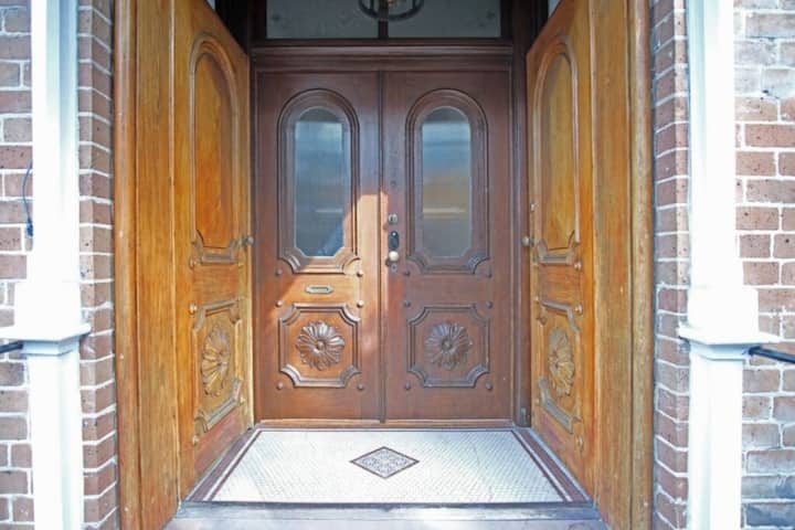 Hamilton Estate - Historic 8BR w Courtyard, Garage
