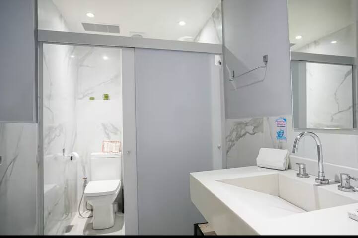 beira mar em copacabana. Pé na areia! gallery image 5