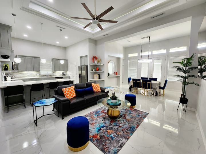 De Lujo Modern Deluxe Home - Edinburg, TX