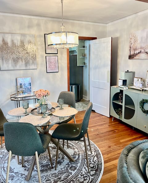 Local and Luxe Mosley Manor Apartment