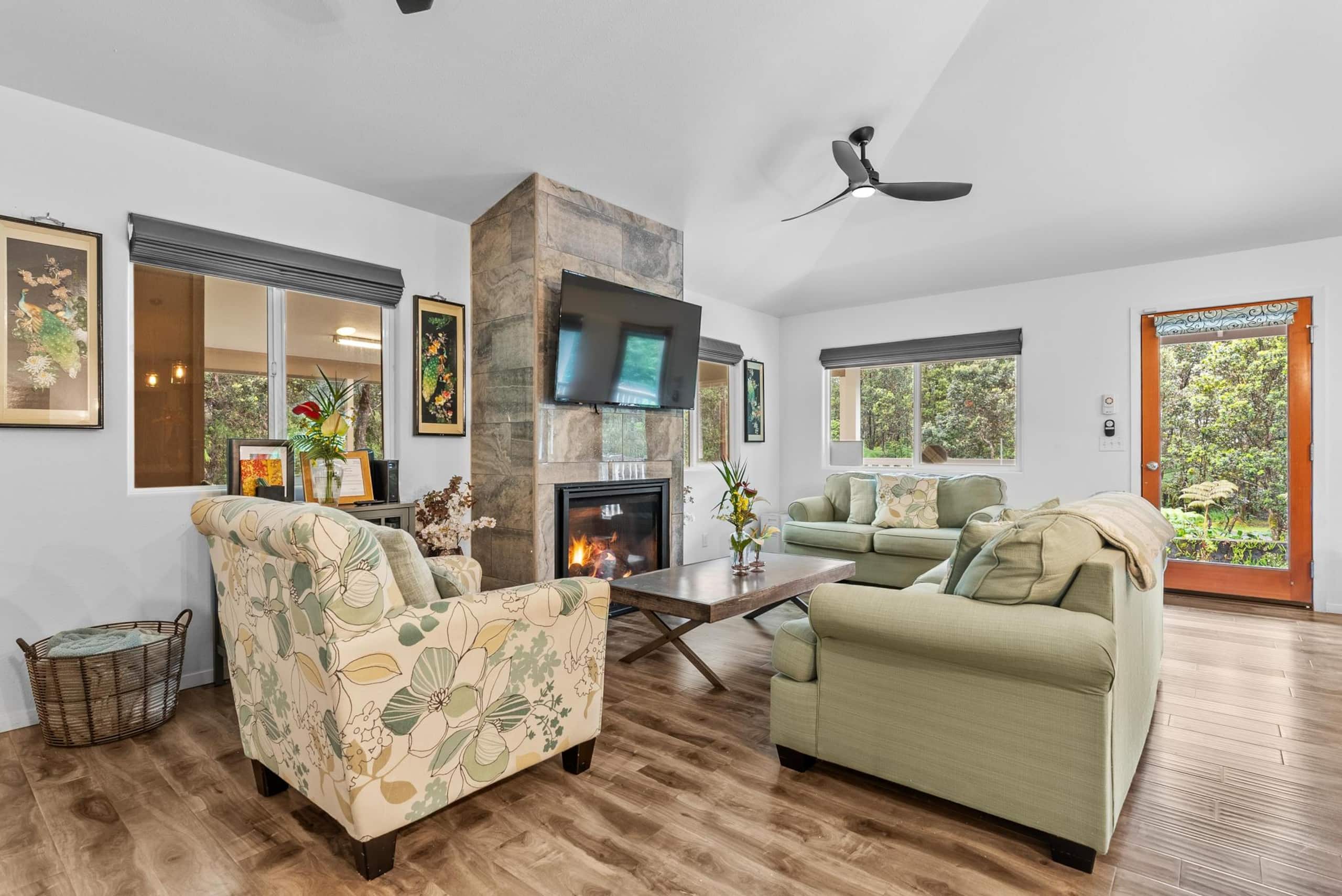 Home in Volcano · ★4.99 · 3 bedrooms · 4 beds · 2 baths - Image 4