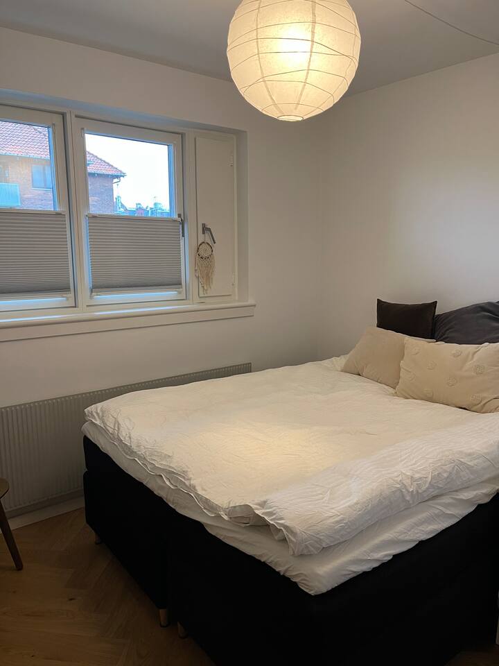 Bračni krevet (širine 125-149 cm) i mogućnost 1 dječjeg krevetića i 1 putnog krevetića