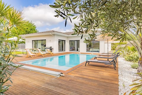 Stylish Villa with Pool – 4 Star Rated