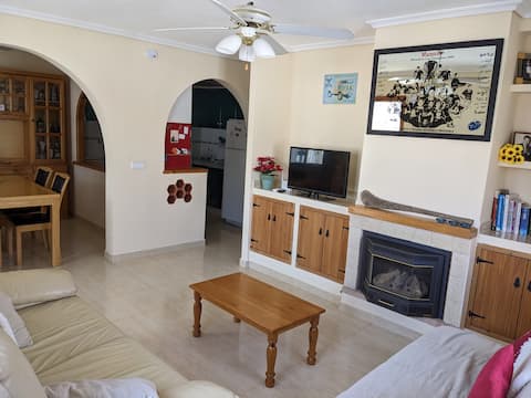 Anuncio de Airbnb popular: Joe's Sunny Retreat en Mazarrón