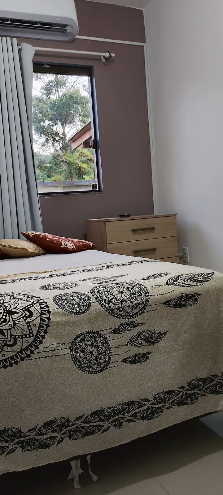 Cama de casal Ecoflex
Ar condicionado
