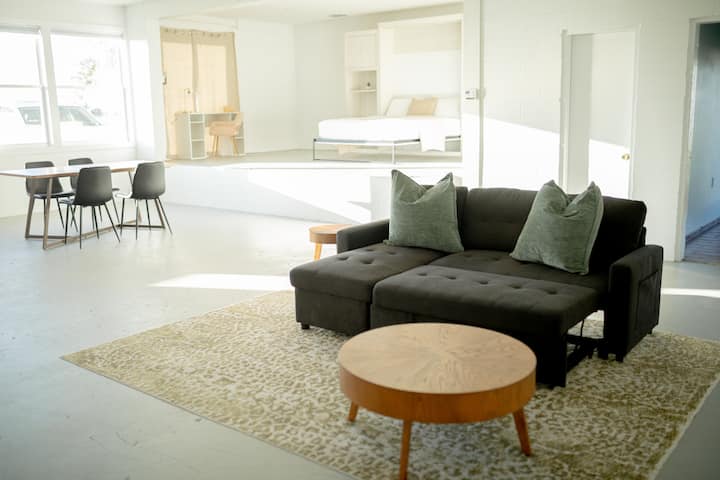 Relaxing 80-acre Studio Space - Groveland, FL