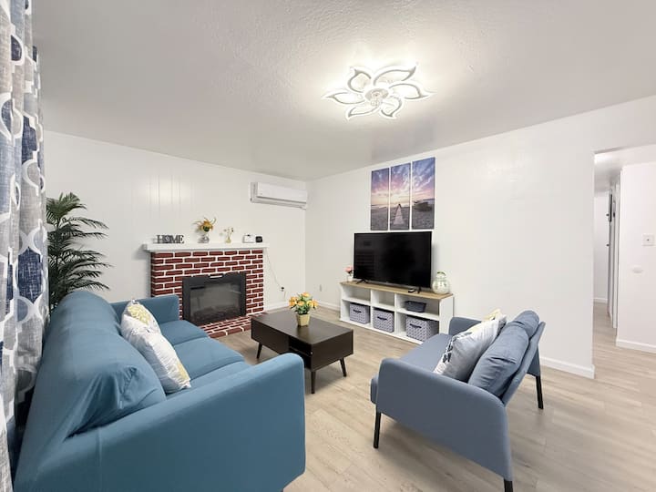 Charming 3 Bedrooms Home In Sacramento - Sacramento, CA