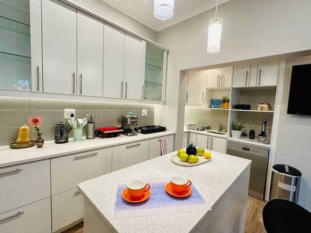 Comfartable flat by the beach gallery image 2