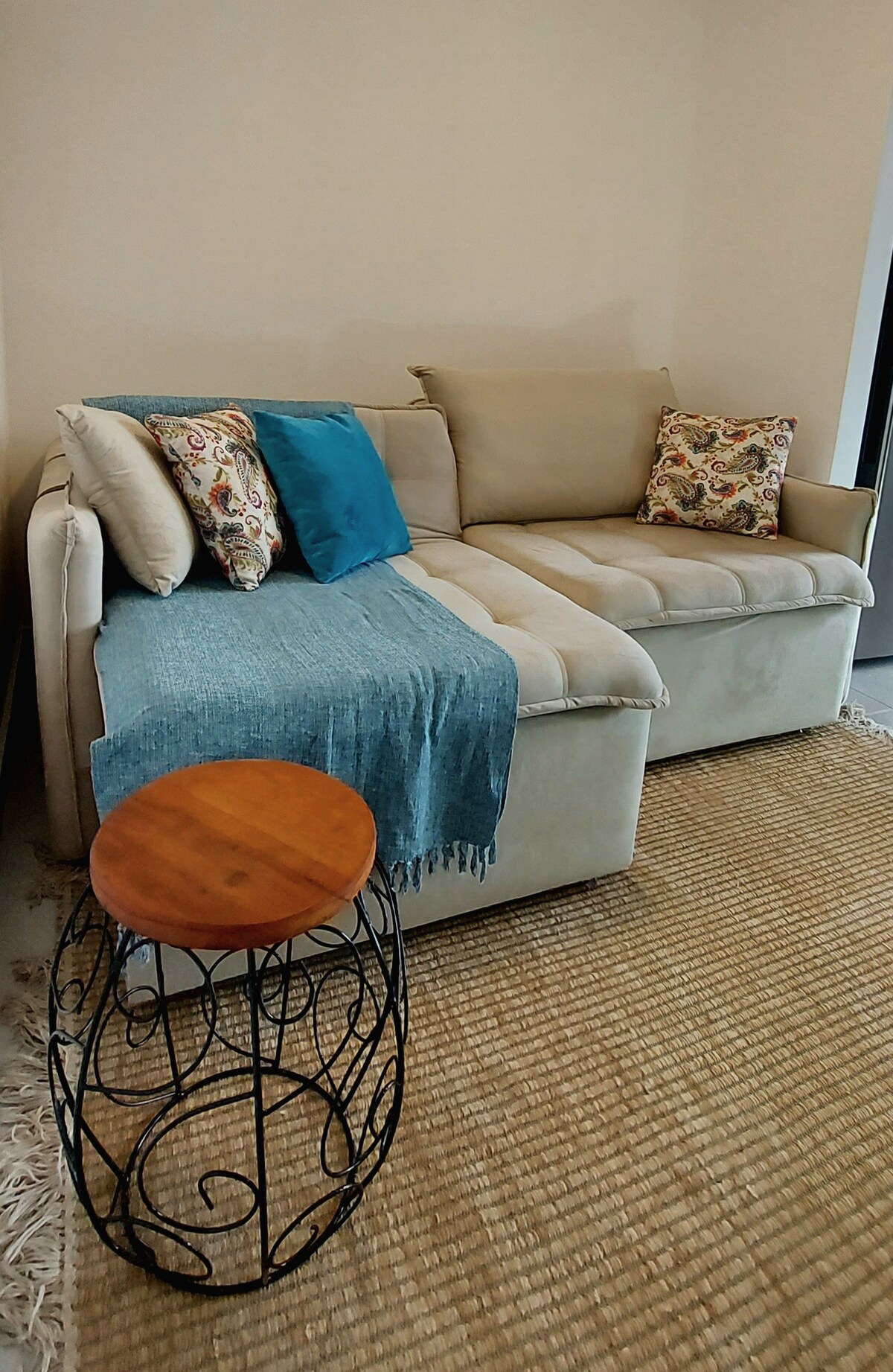 Canapé-lit rétractable en version salon.