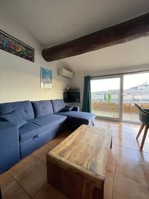 Top Airbnb: Stunning views of the Vieux-Port and Notre-Dame in Marseille