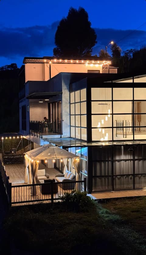 Amazing House with Jacuzzi (Casa Fénix)