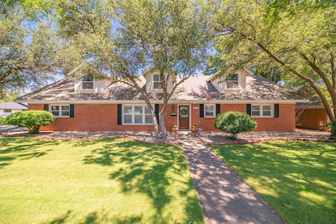 AirSinclair - Putting Green, Basketball & 55" TV